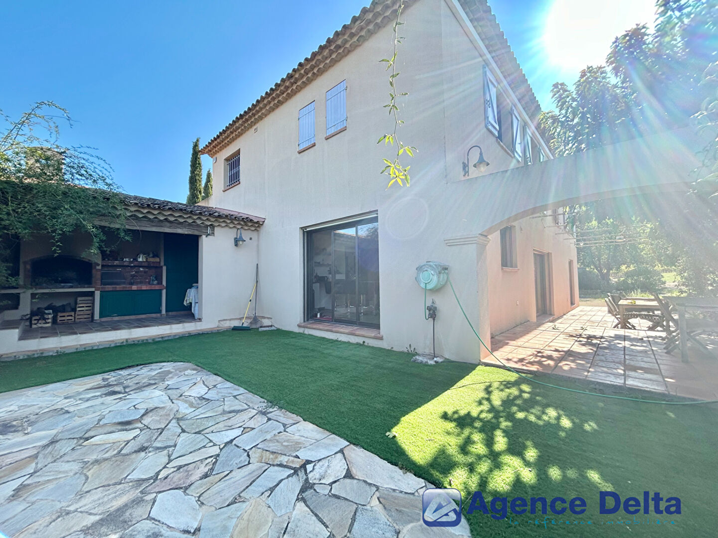 Villa Cuers 6 pièce(s) 211 m2