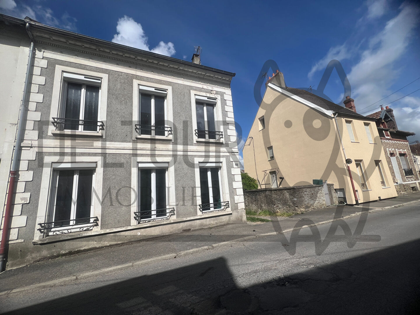 MAISON DE VILLE A REBAIS