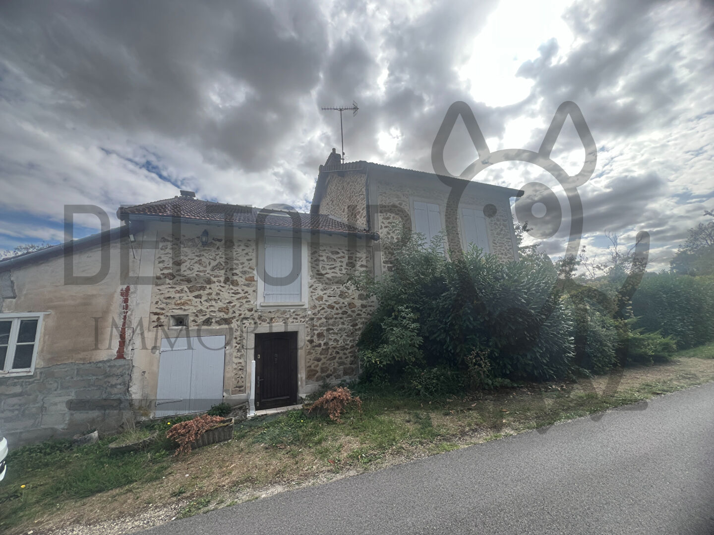 Maison meulière à VIlleneuve sur bellot