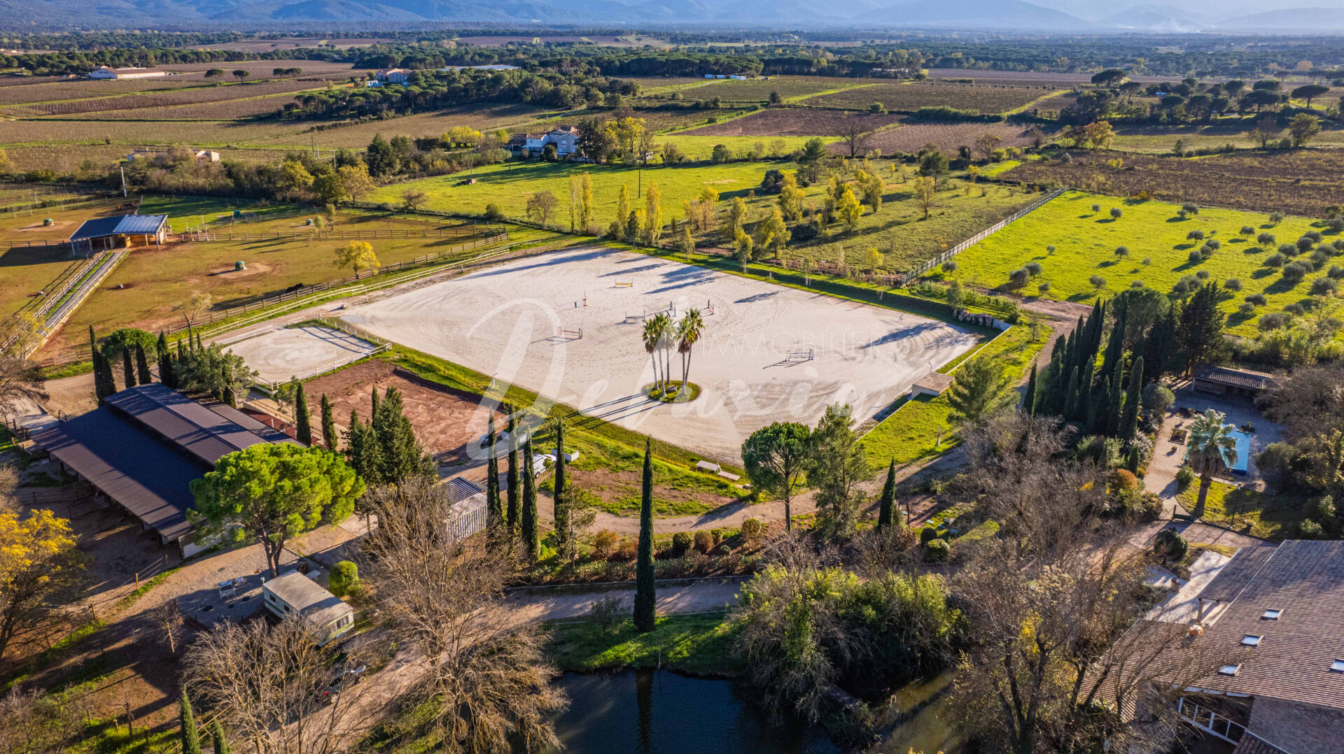 Photo Propriété prestigieuse avec vignes et écurie à Vidauban, Var image 6/6