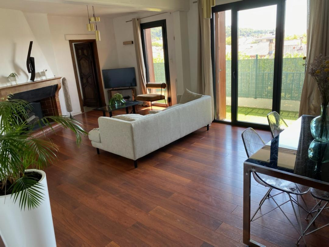 Bel appartement T4 rénové avec gout sur la commune de Châteaurenard