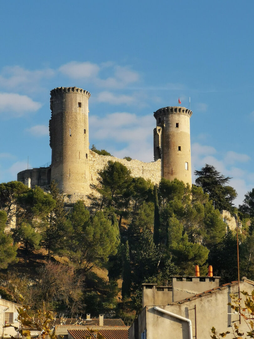 A RENOVER APPARTEMENT PLEIN CENTRE VILLE DE CHATEAURENARD