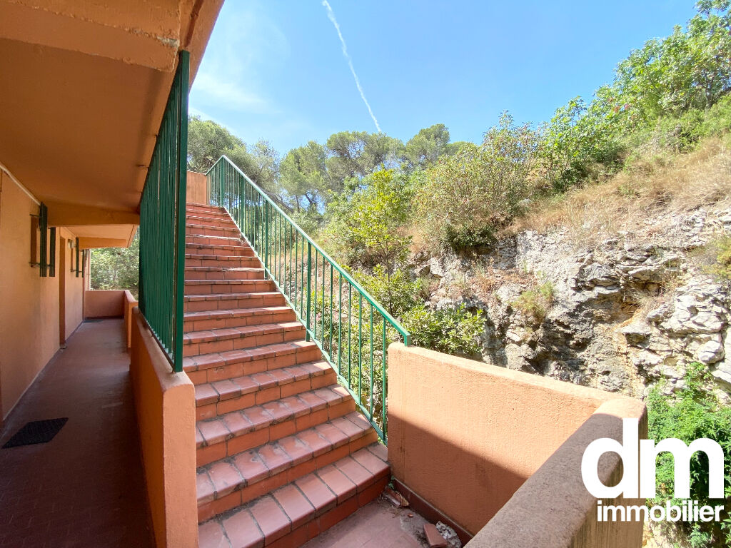 Photo Immeuble de rapport 12 lots avec stationnements image 2/4