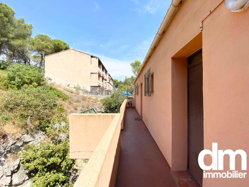 Photo Immeuble de rapport 12 lots avec stationnements image 3/4