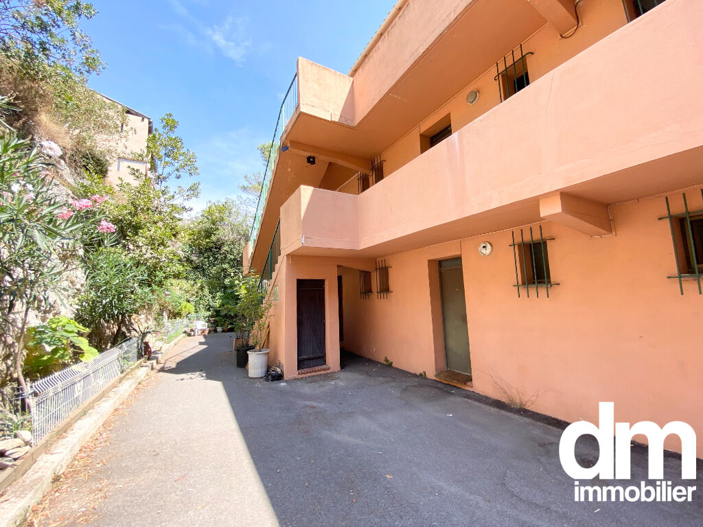 Photo Immeuble de rapport 12 lots avec stationnements image 4/4