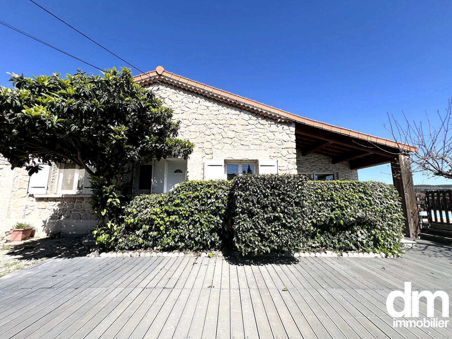 Photo Maison type 4 de 135m2 avec combles, sous-sol et piscine sur 1080m2 de terrain image 2/6