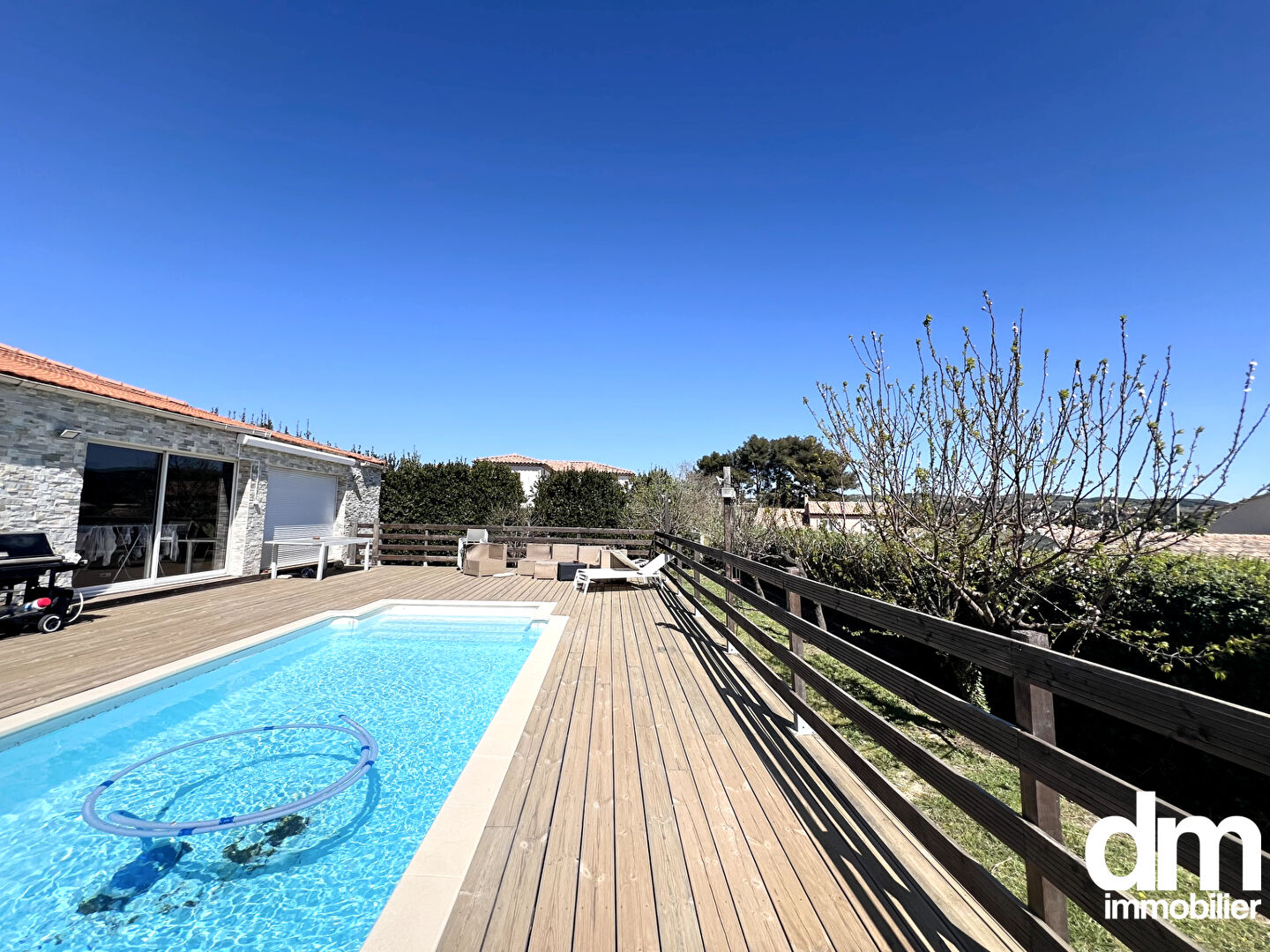 Photo Maison type 4 de 135m2 avec combles, sous-sol et piscine sur 1080m2 de terrain image 5/6