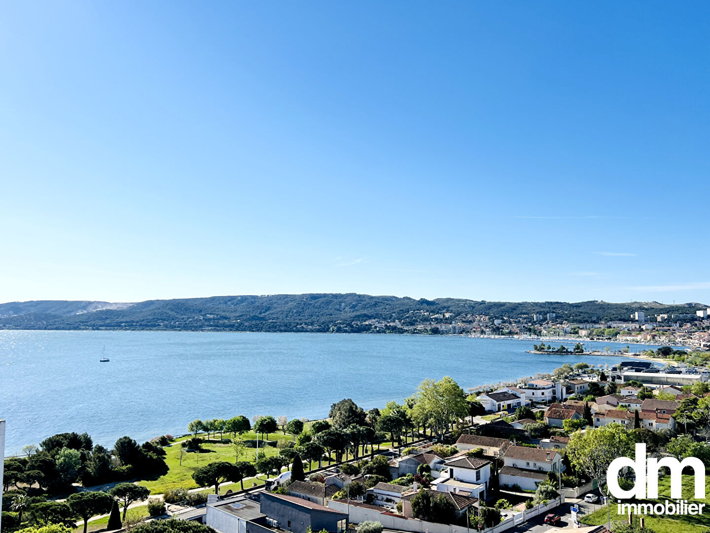Appartement de type 5, d'une surface habitable de 115 m² avec terrasse, garage et cave.