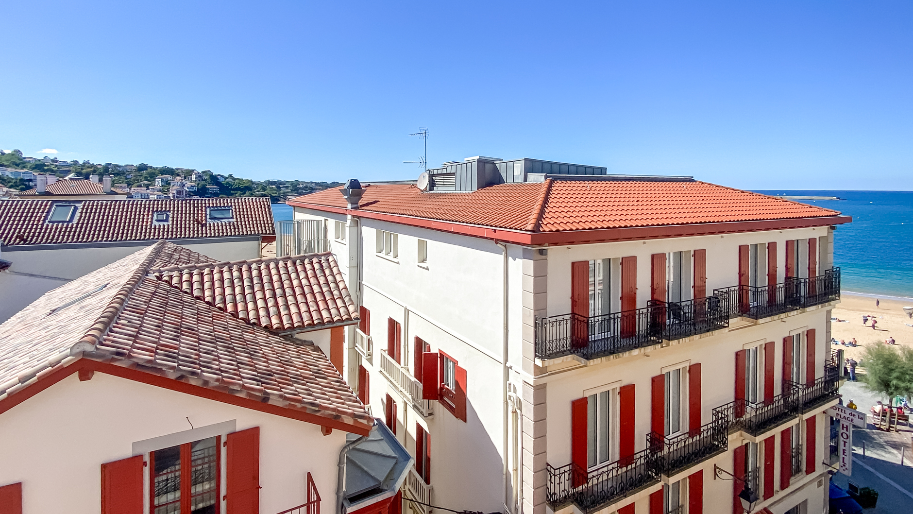 Saint jean de Luz, un duplex raffiné au pied de la baie et du centre ville.
