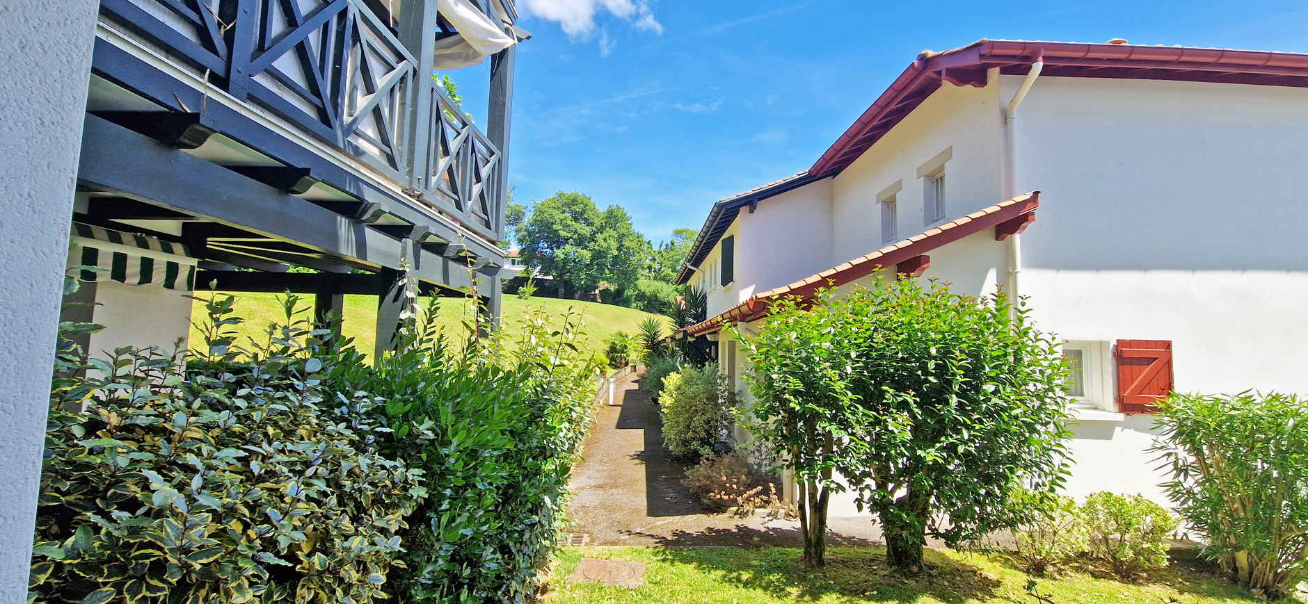 Appartement  type F2 dans jolie résidence arborée et calme.