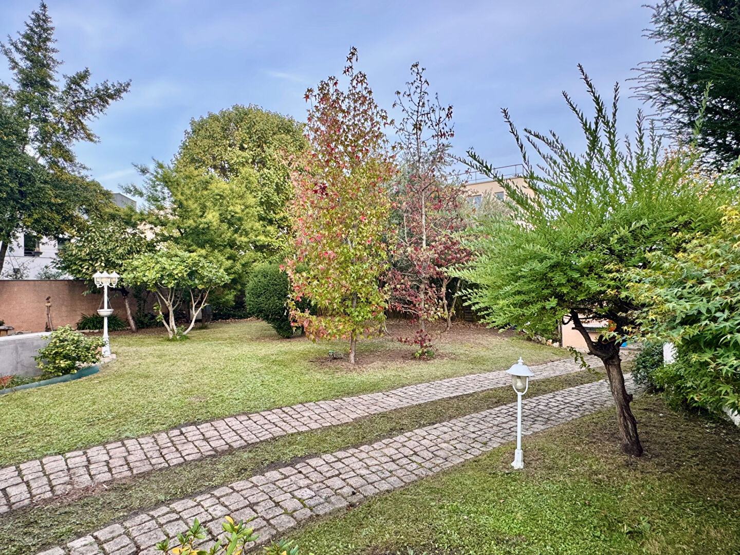 Photo Maison  à BOIS-COLOMBES 118.61 m2 sur 614 m² de terrain image 2/6