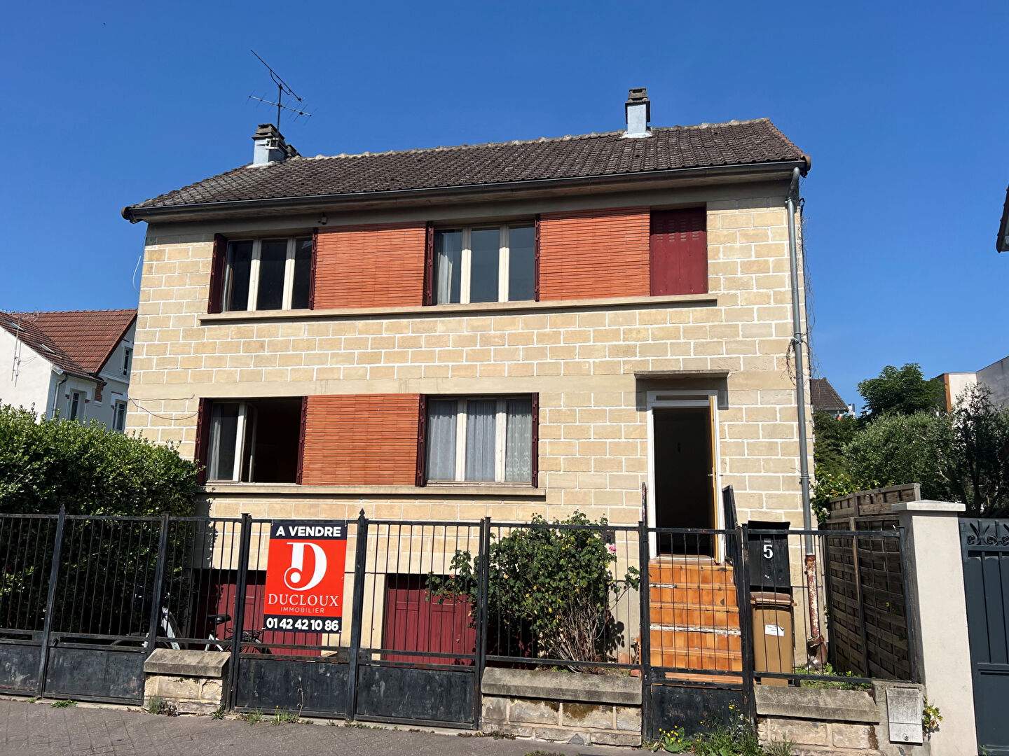 Photo Maison Colombes 6 pièce(s) 116 m2 image 1/4