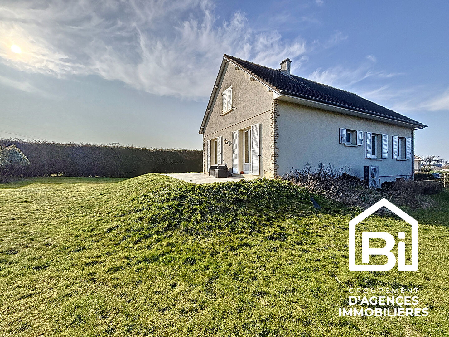 Photo Maison avec grand terrain à IFS image 1/6