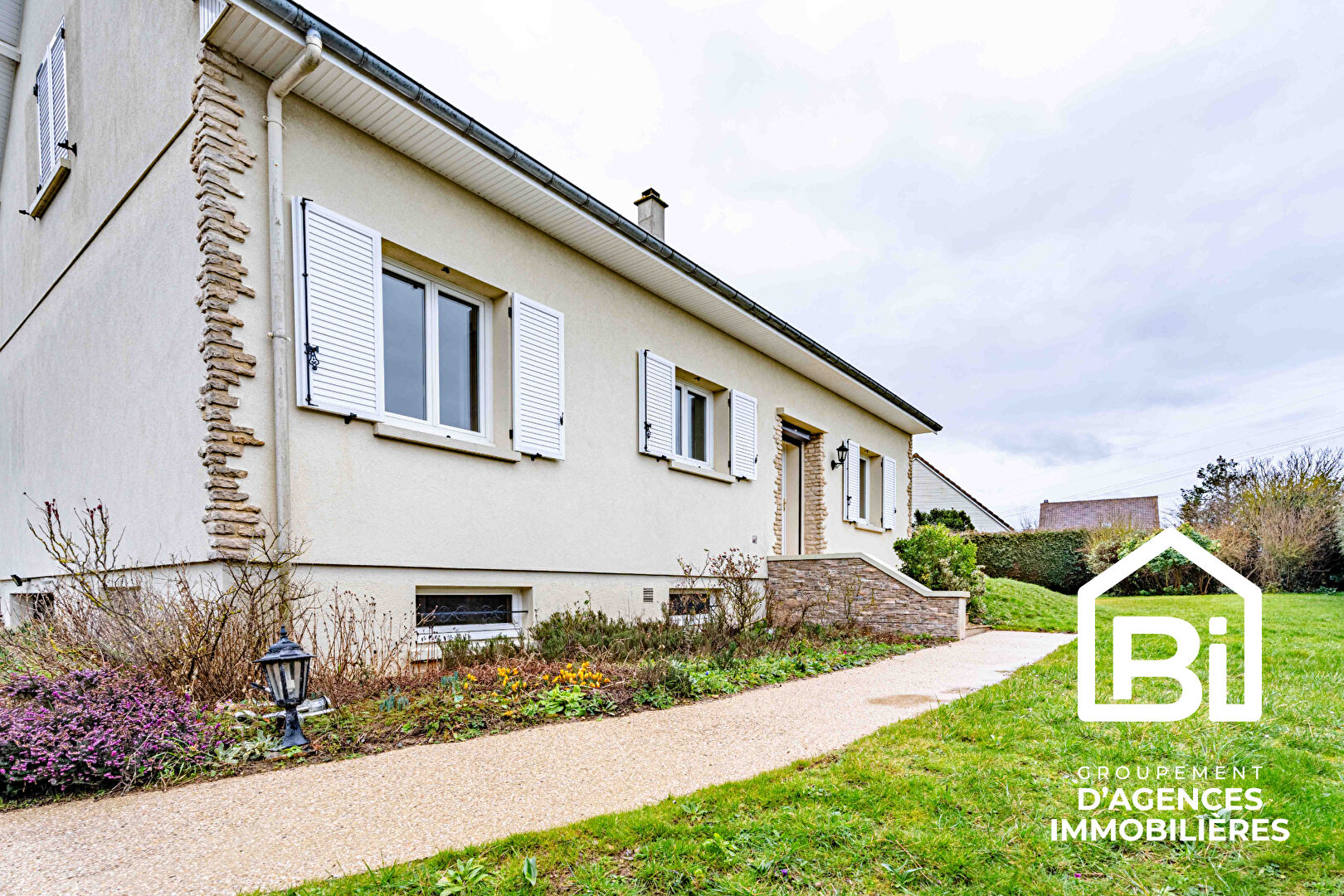 Maison avec grand terrain à IFS