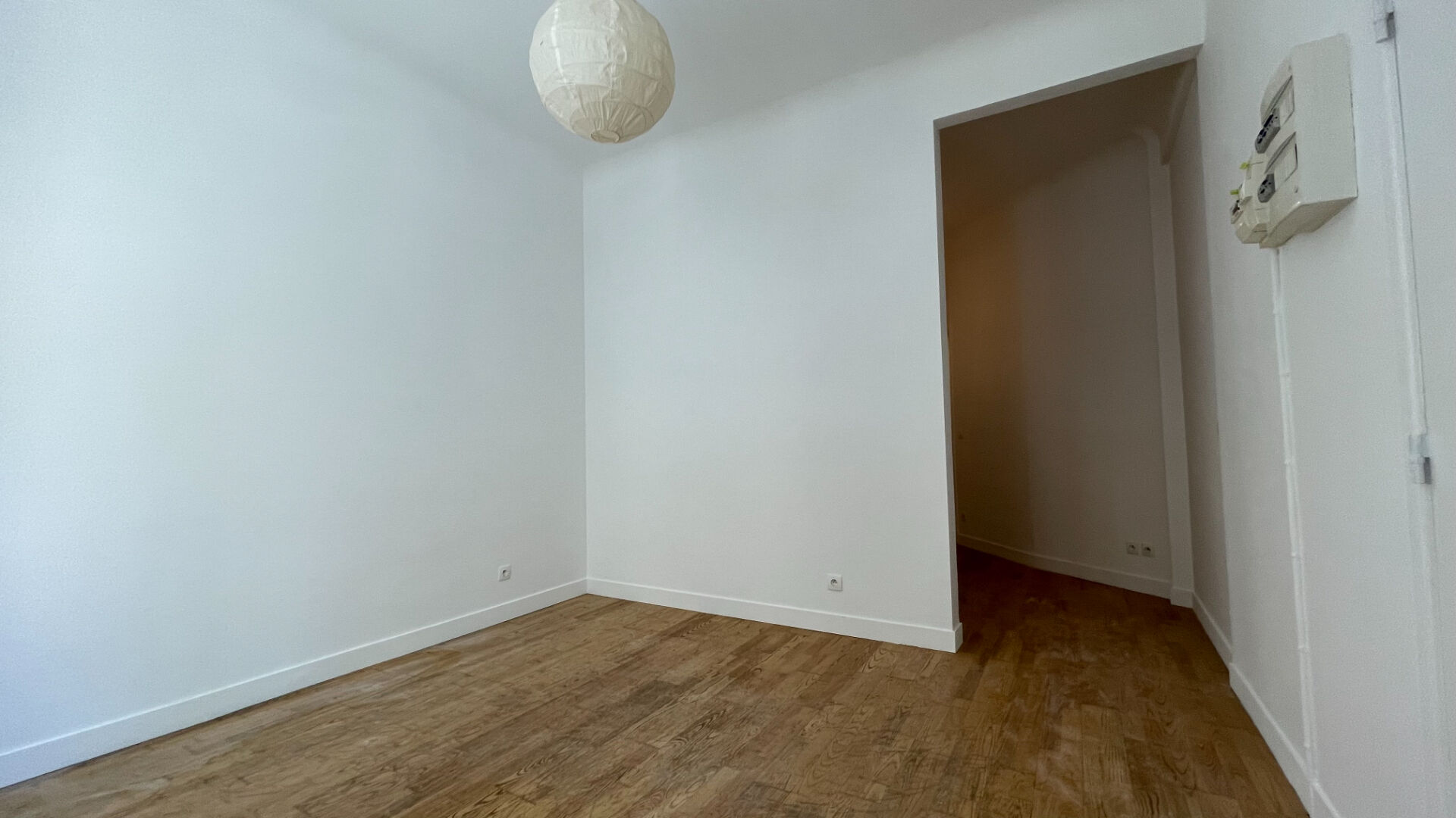 Photo Appartement Paris 2 pièce(s) 31 m2 rez-de-chaussée image 2/6