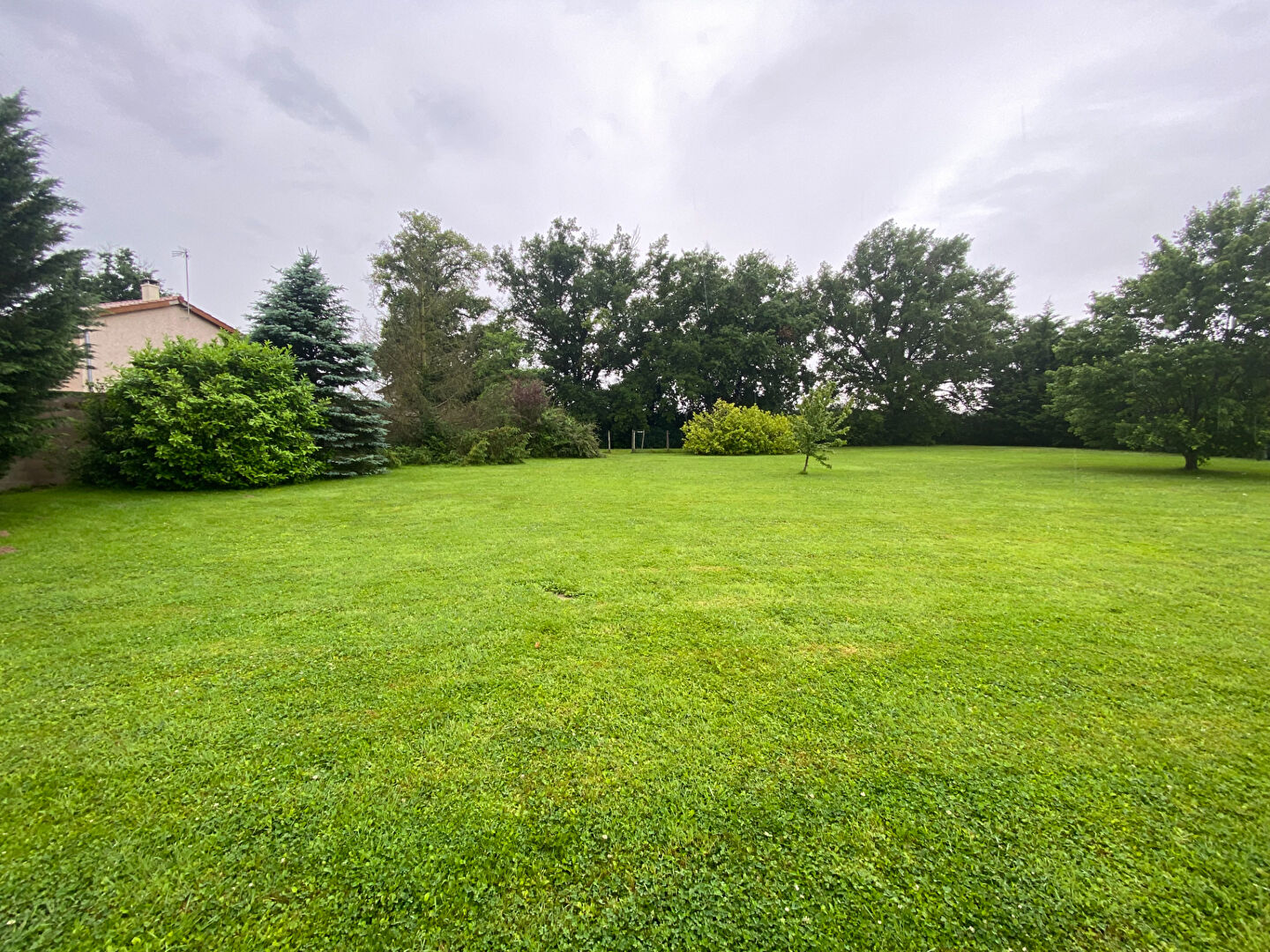 Terrain  viabilisé 826 m2