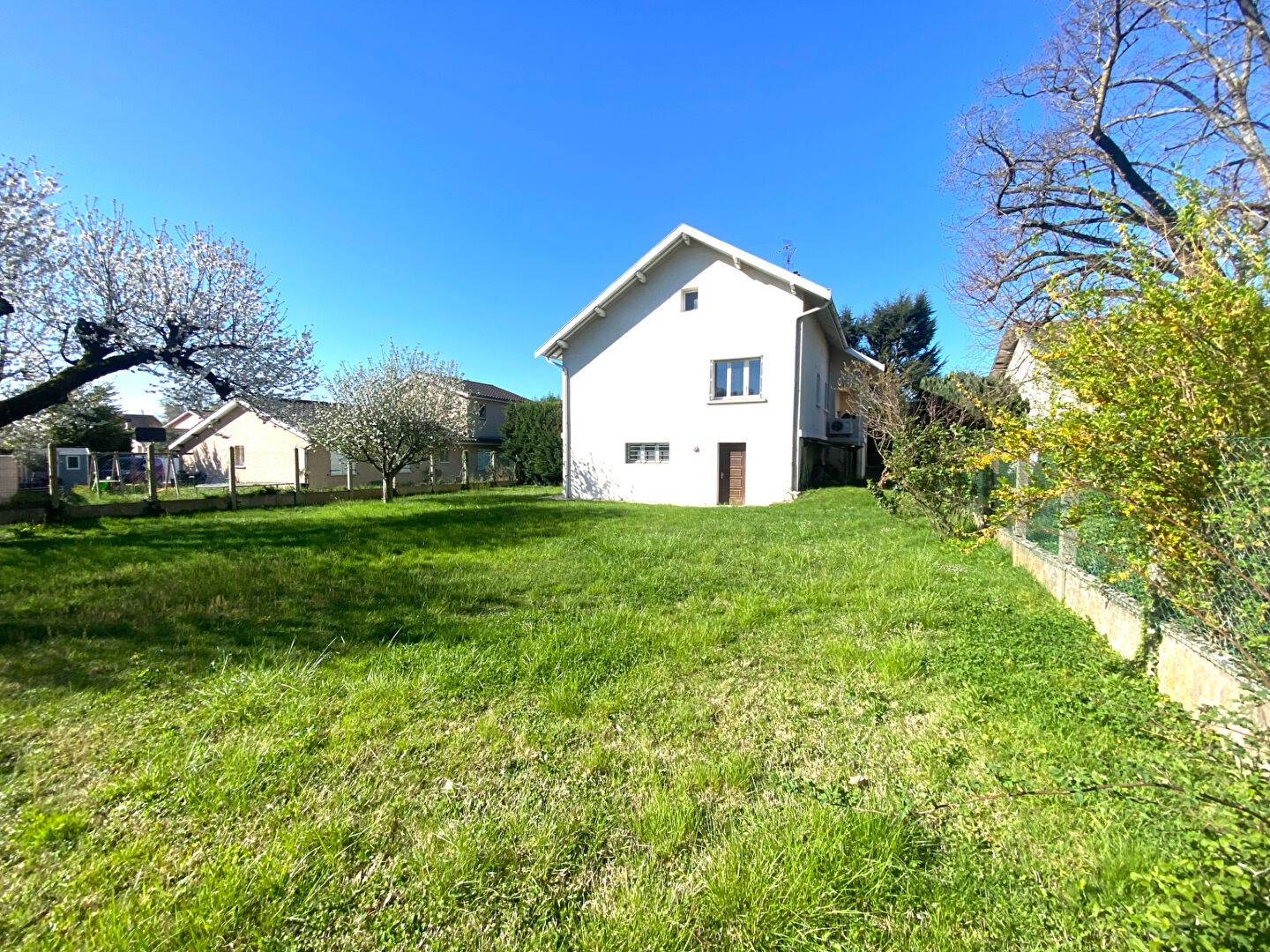Photo Maison 5 pièces sur un terrain de 1211m² image 2/6