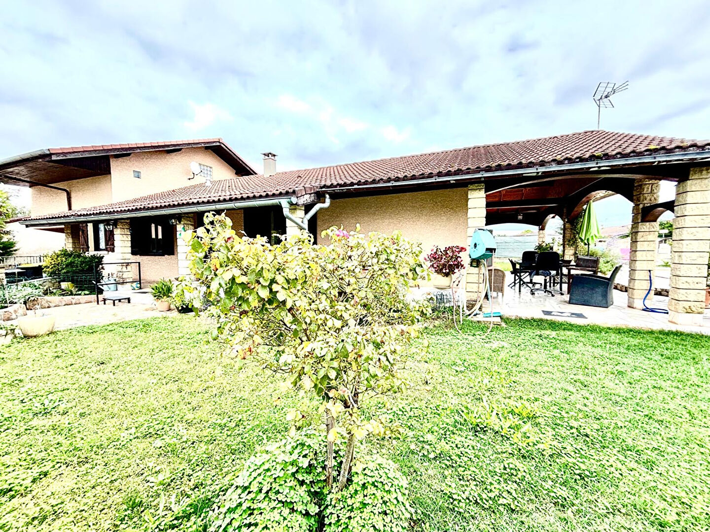 Photo Maison Balan 160m² sur un terrain avec piscine de 825m² image 2/6