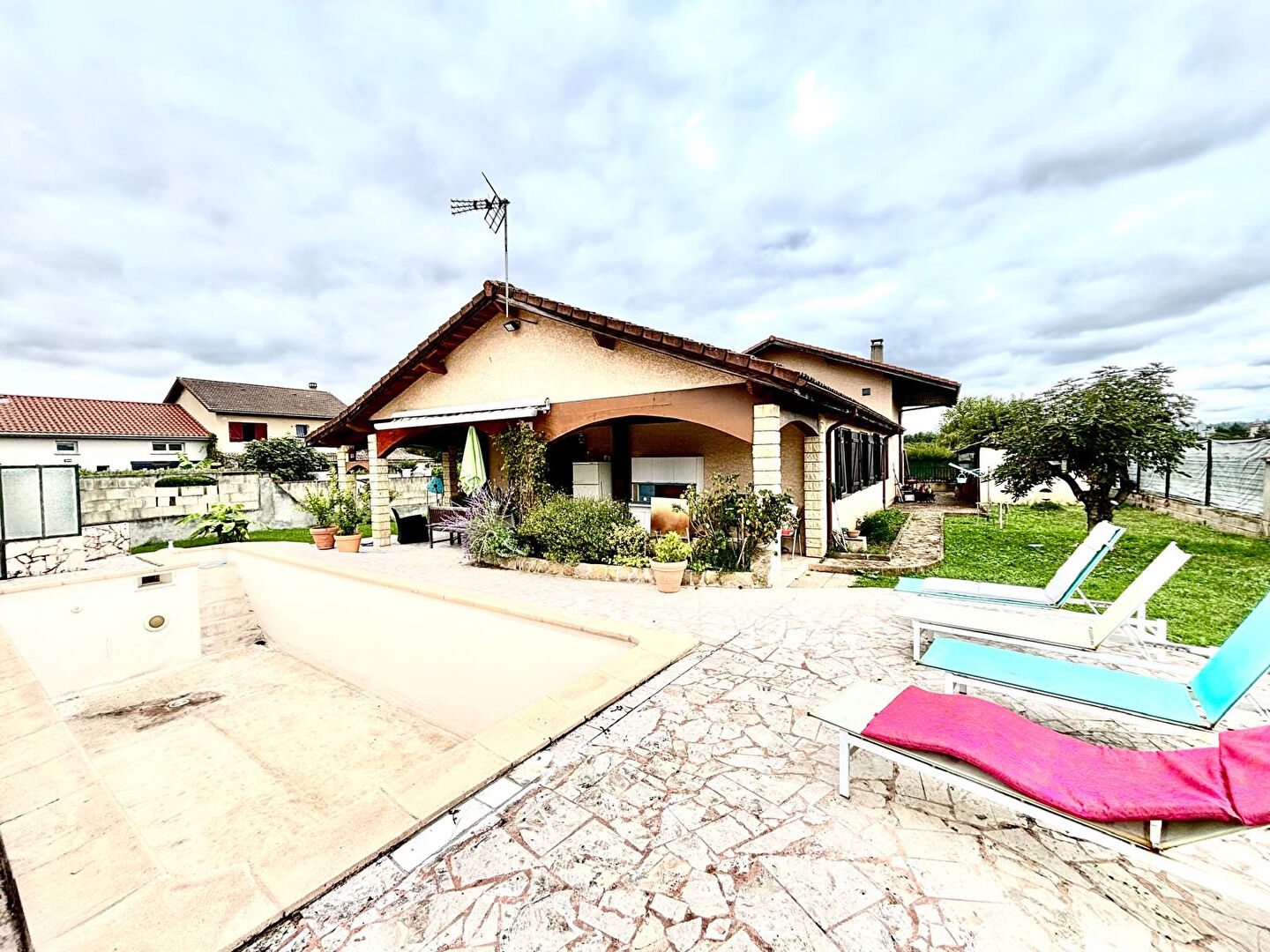 Photo Maison Balan 160m² sur un terrain avec piscine de 825m² image 6/6