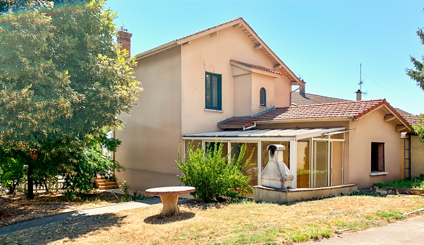 Jolie maison coeur de village de CHAVANAY.