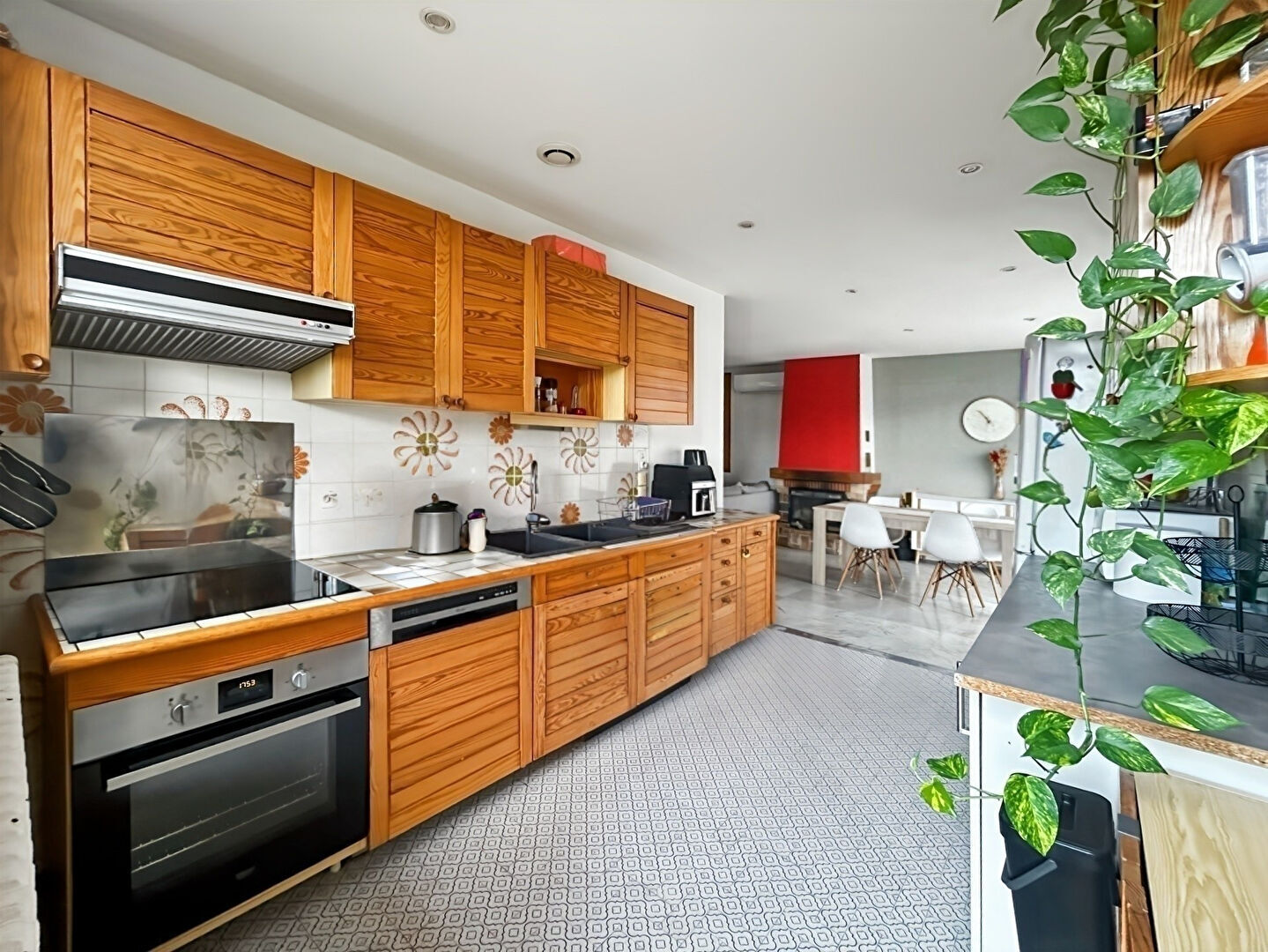 Photo Belle maison à fort potentiel située sur les hauteurs de St Clair du Rhône image 3/6