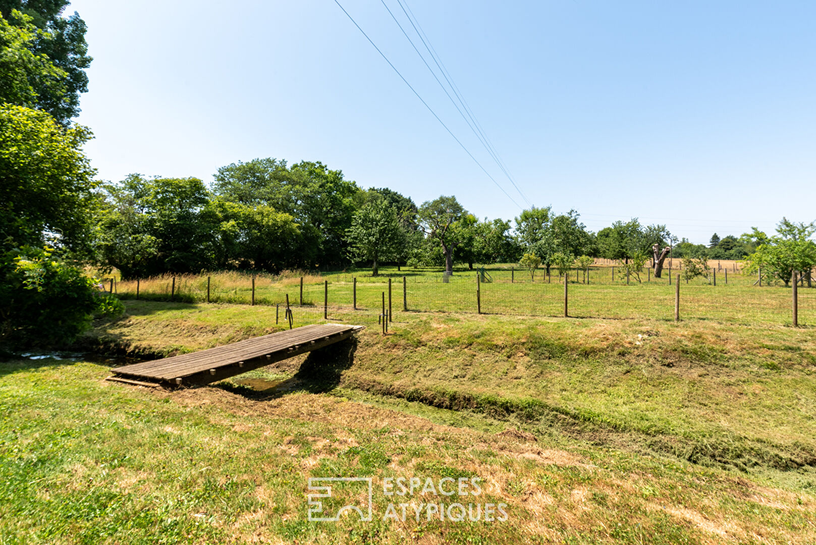 Photo Maison en pierre avec étang et dépendances à La Roche-Neuville image 3/6