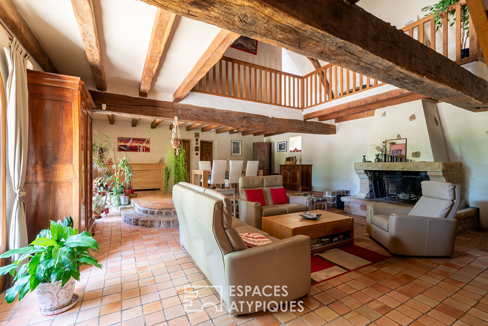 Photo Maison en pierre avec étang et dépendances à La Roche-Neuville image 4/6