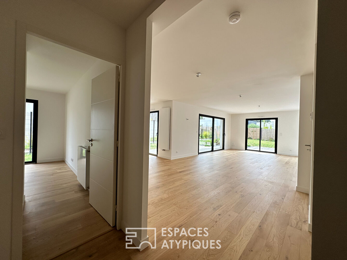 Photo Maison neuve familiale en quartier résidentiel image 5/6