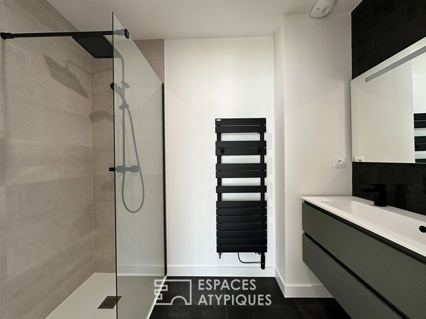 Photo Maison neuve familiale en quartier résidentiel image 6/6