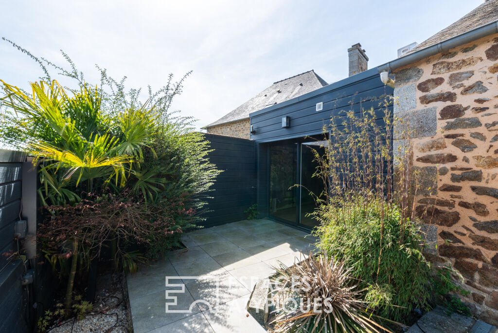 Photo Une maison familiale à l'identité affirmée dans le bourg de Lécousse image 4/6