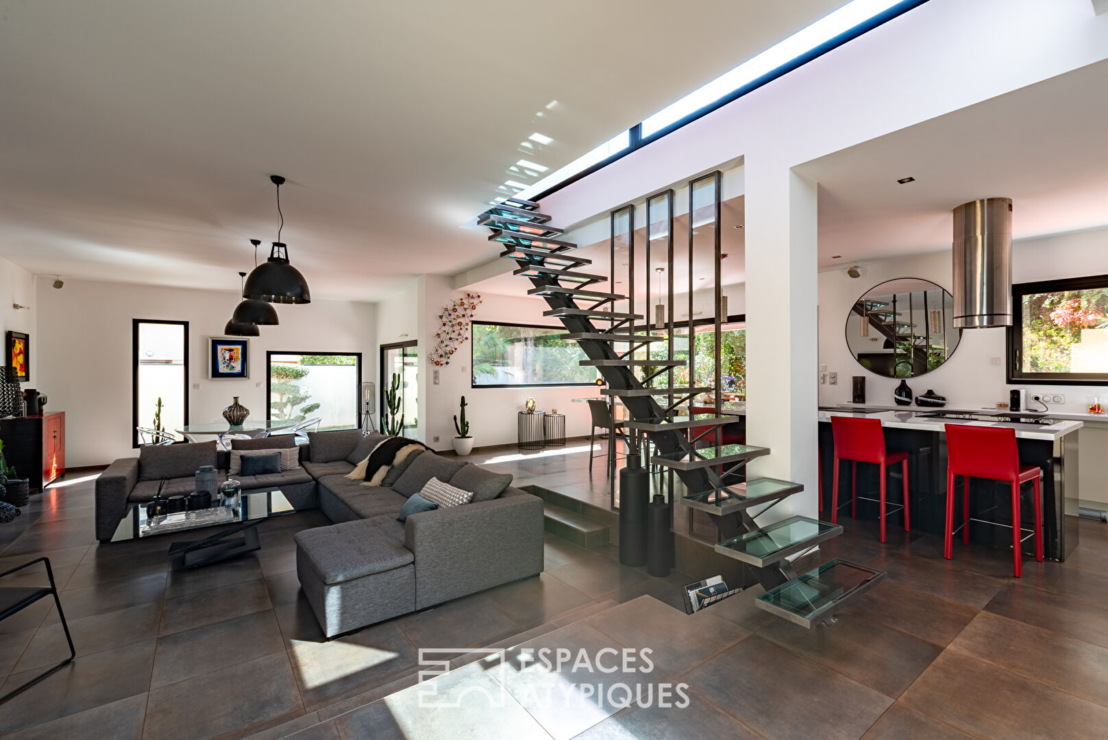 Maison d'architecte avec terrasses et jardin