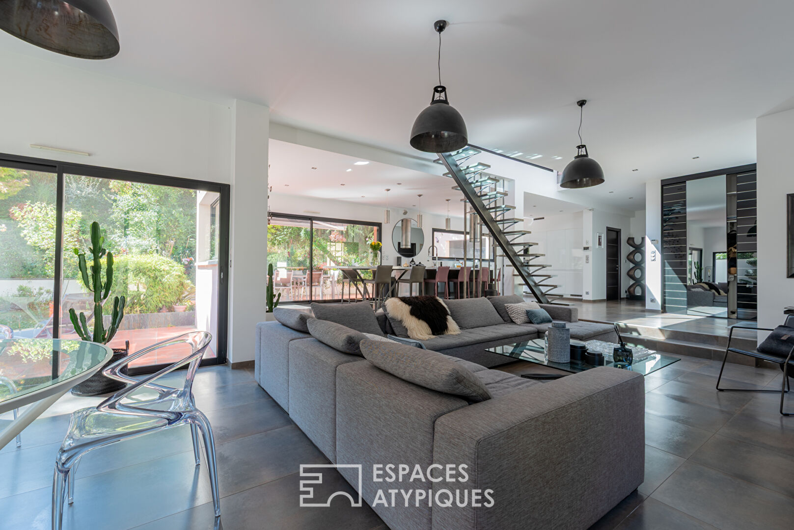 Photo Maison d'architecte avec terrasses et jardin image 2/6