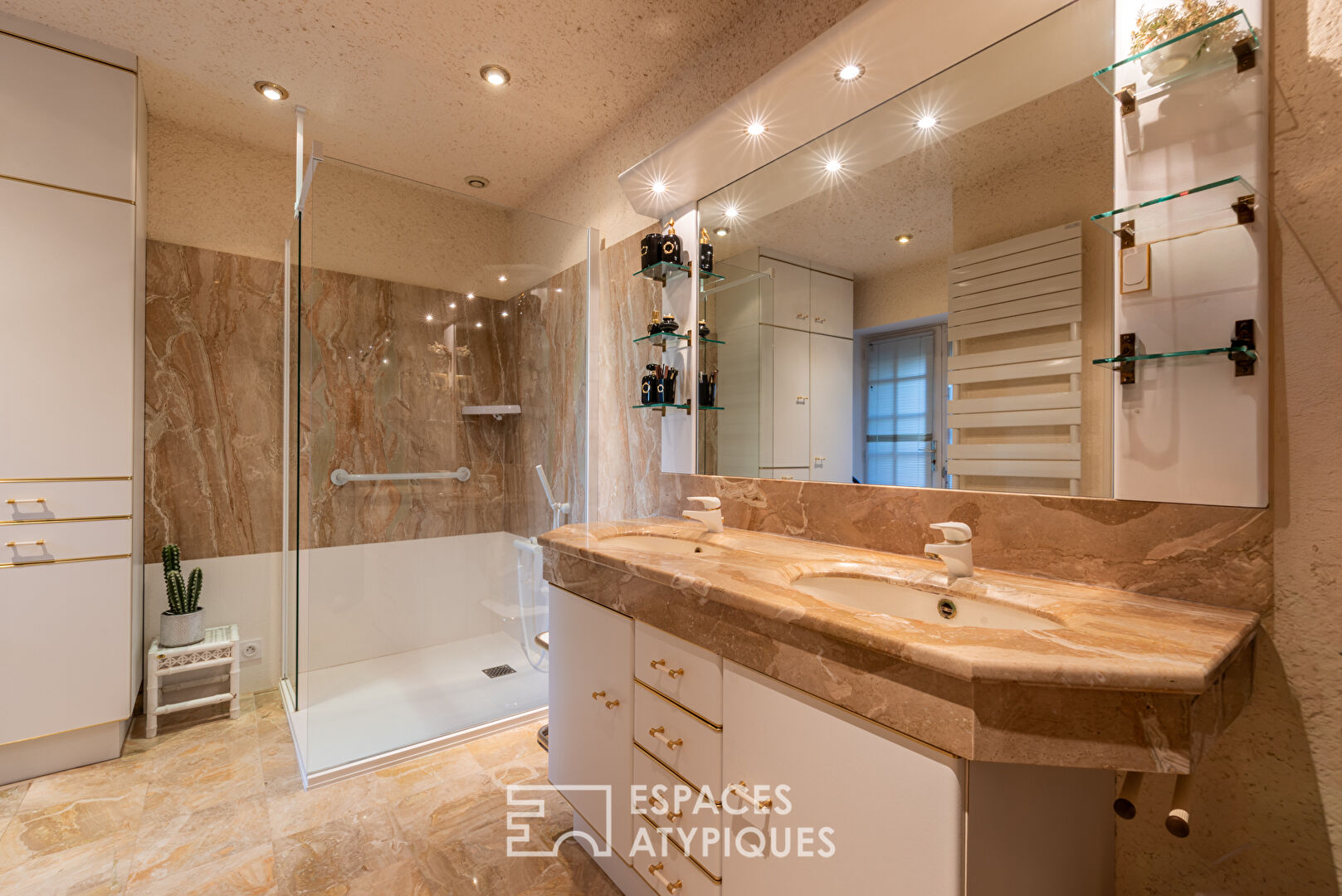 Photo Maison-ancien corps de ferme et ses dépendances image 5/6