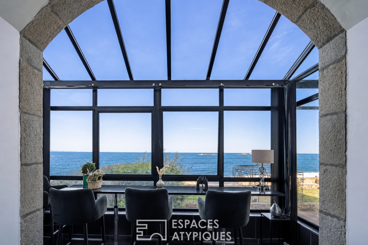Demeure de prestige vue mer avec accès privé à la plage