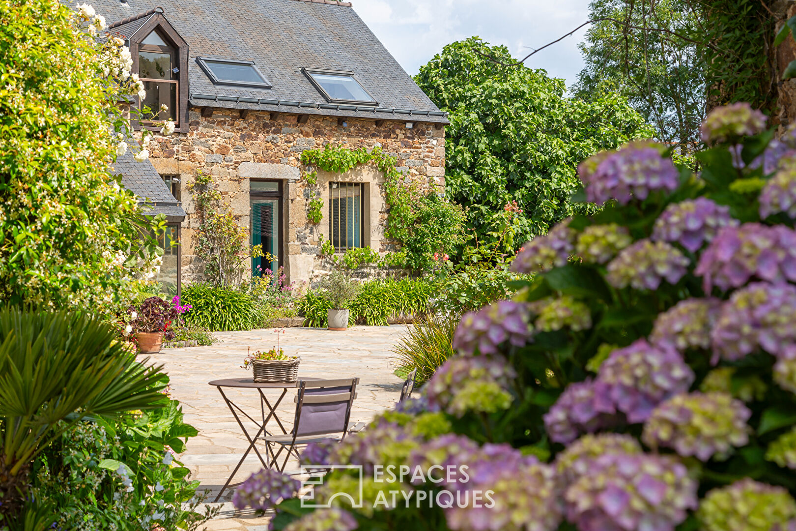 Agence immobilière de ESPACES ATYPIQUES Côtes-d'Armor