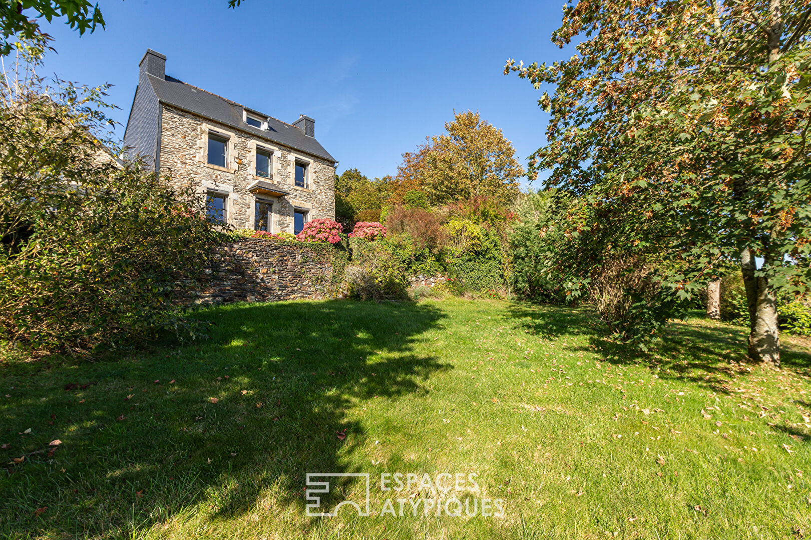 Photo Charmante maison en pierre rénovée avec soin image 2/6