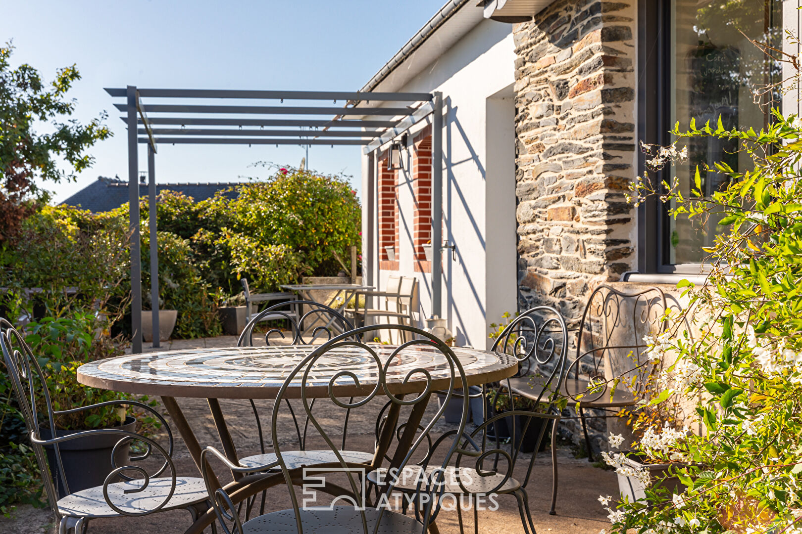 Photo Charmante maison en pierre rénovée avec soin image 3/6