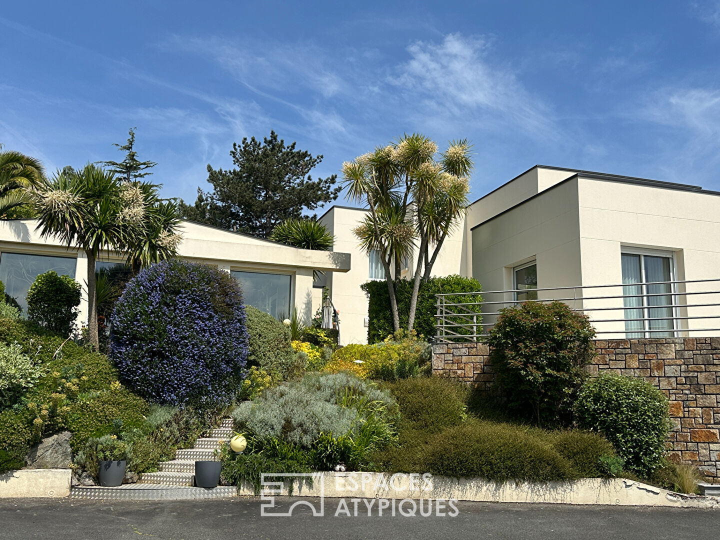 Agence immobilière de ESPACES ATYPIQUES Côtes-d'Armor