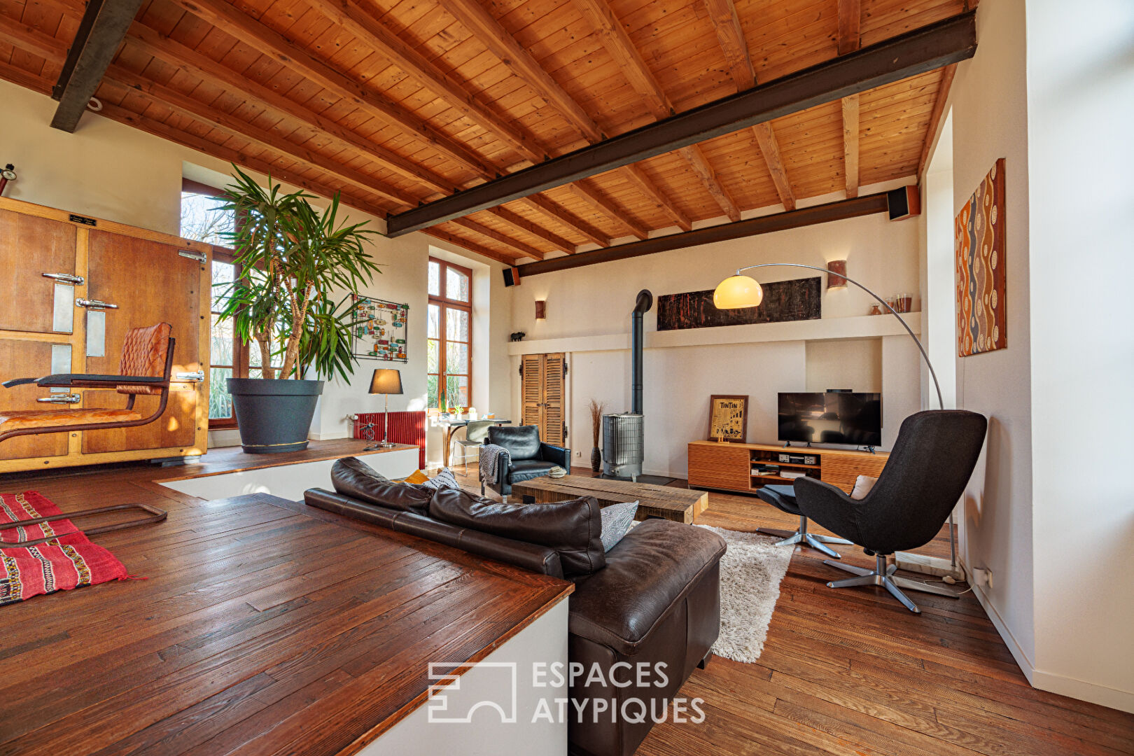 Ancienne école réhabilitée en maison atypique