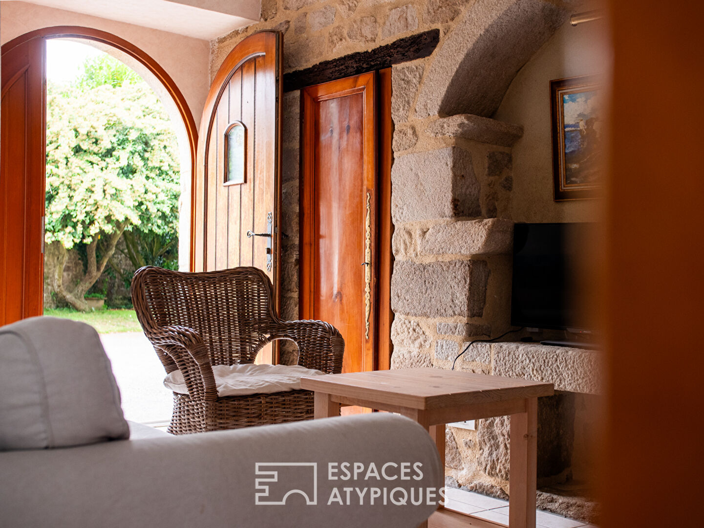 Photo Ensemble immobilier en pierre et son grand jardin constructible image 5/6