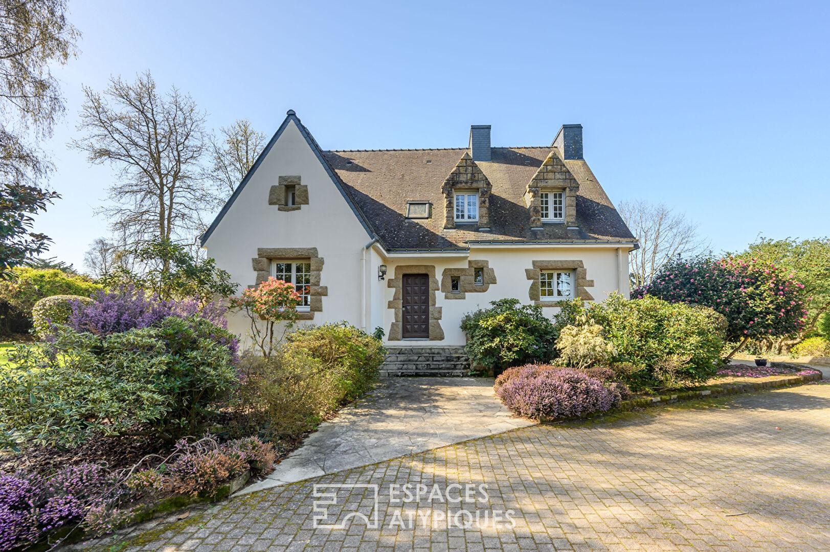 Maison avec piscine et grand jardin arboré à Baden, proche du golf