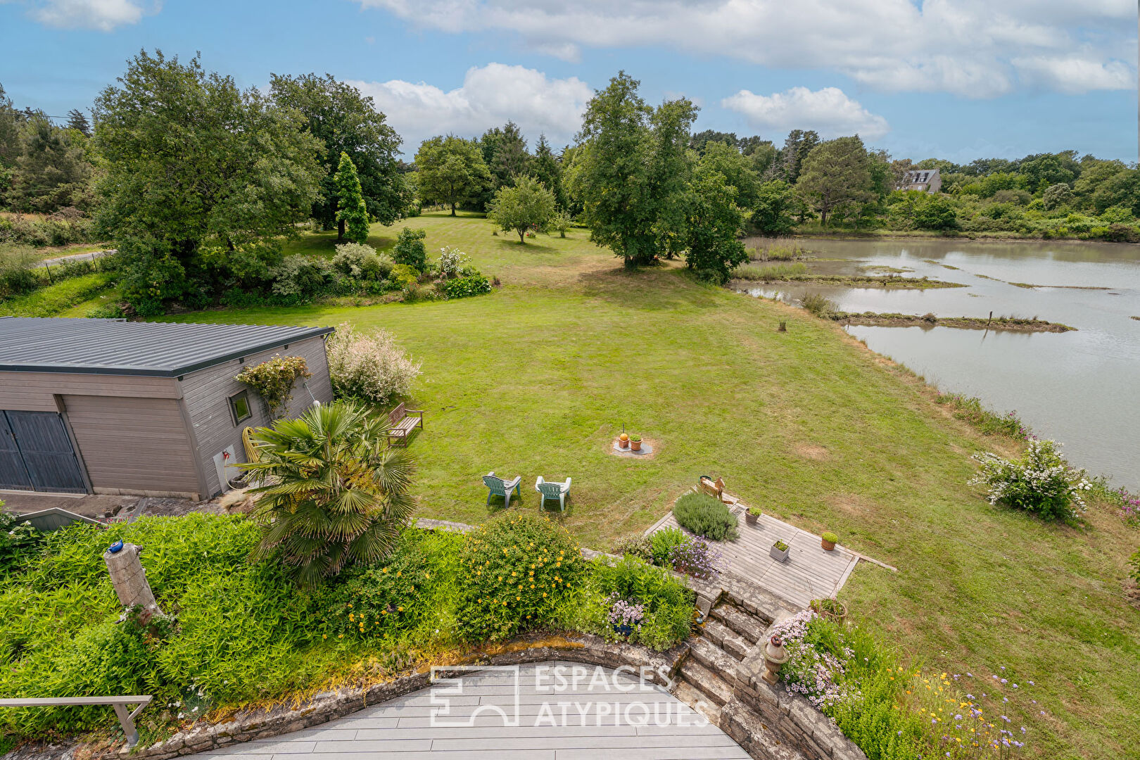 Atypique et authentique : maison en pierre avec vue sur l'eau à Baden