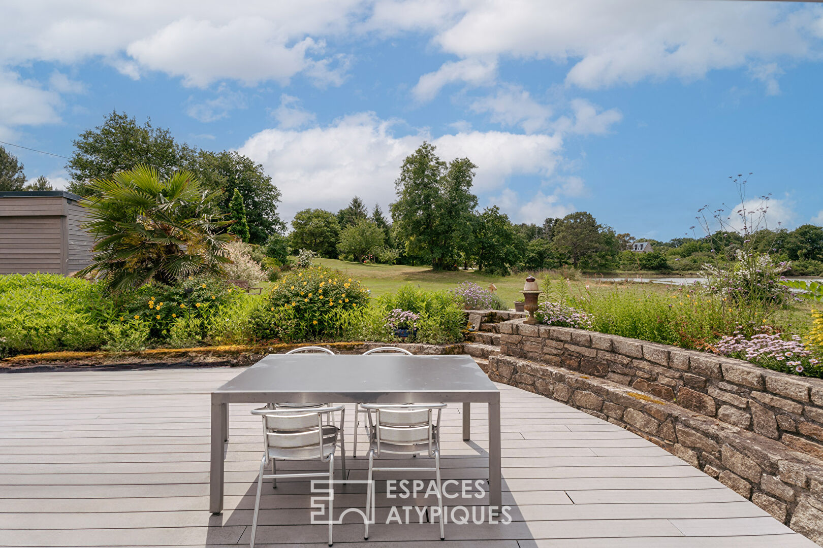Photo Atypique et authentique : maison en pierre avec vue sur l'eau à Baden image 4/6