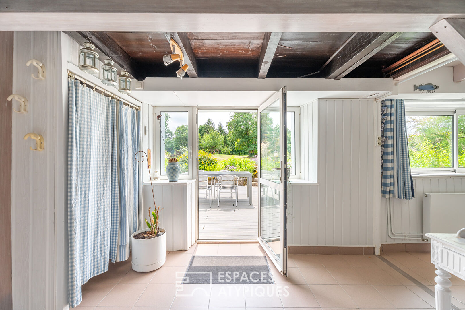 Photo Atypique et authentique : maison en pierre avec vue sur l'eau à Baden image 5/6