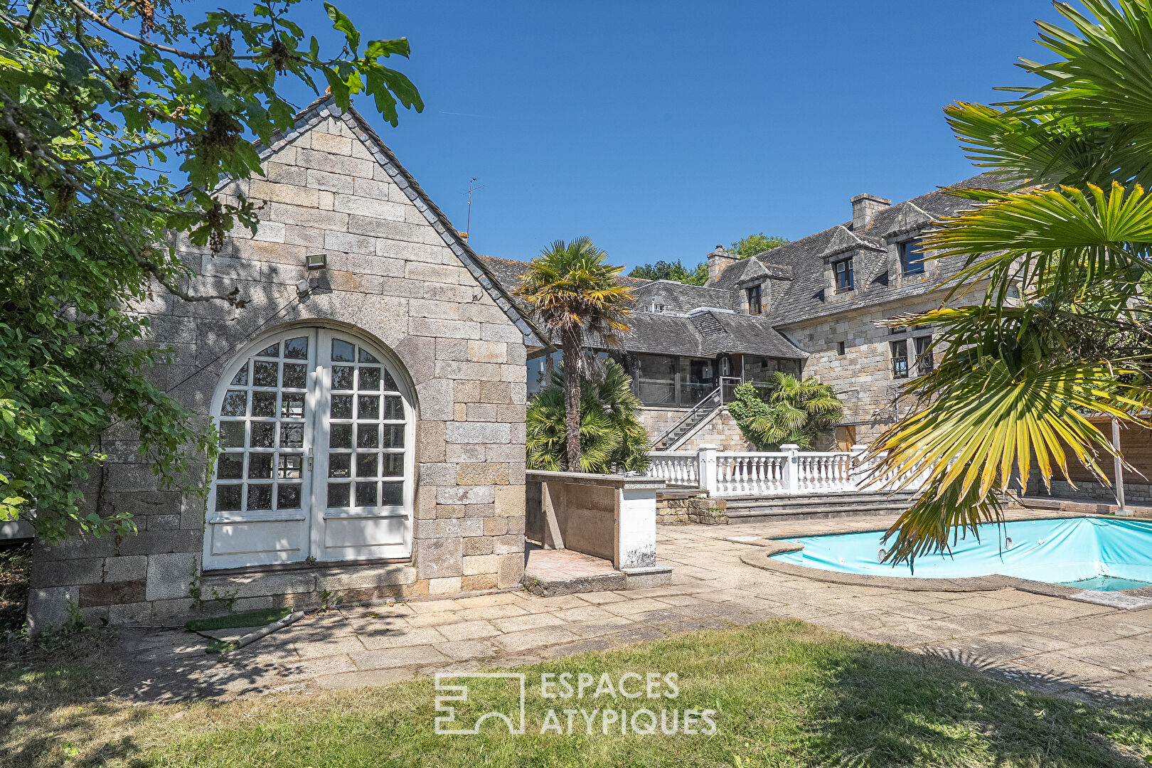 Photo Propriété Symbollique avec vue imprenable sur l'étang du Ter image 4/4