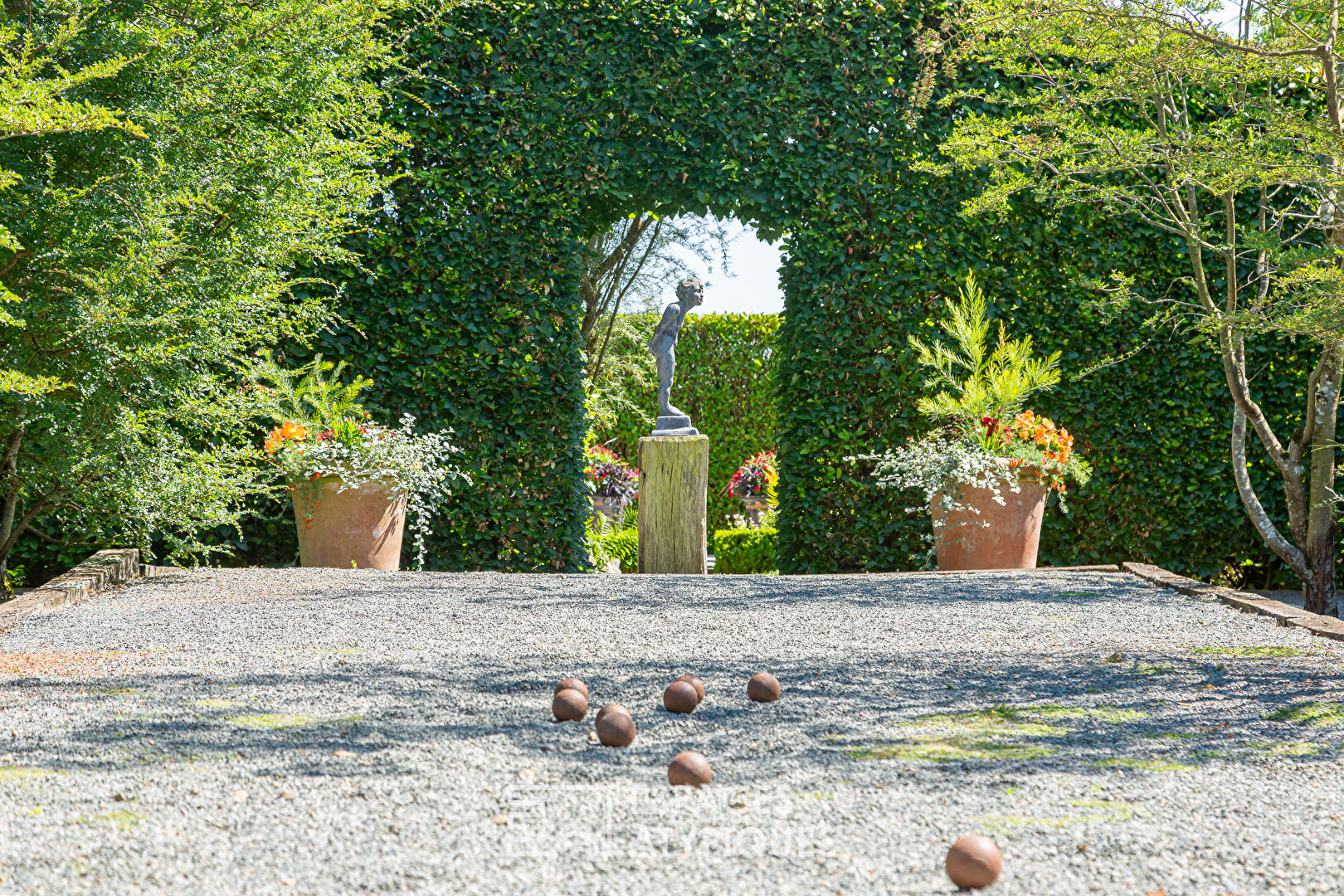 Photo Maison en pierre et son jardin remarquable image 2/6