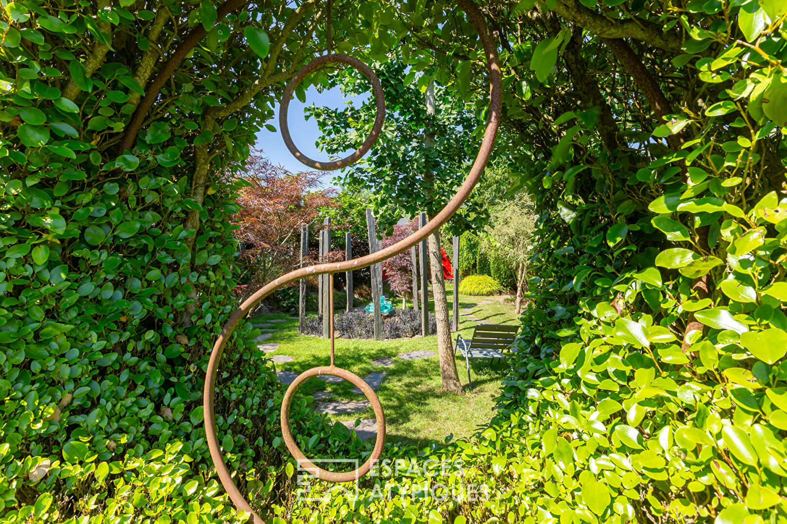 Photo Maison en pierre et son jardin remarquable image 4/6