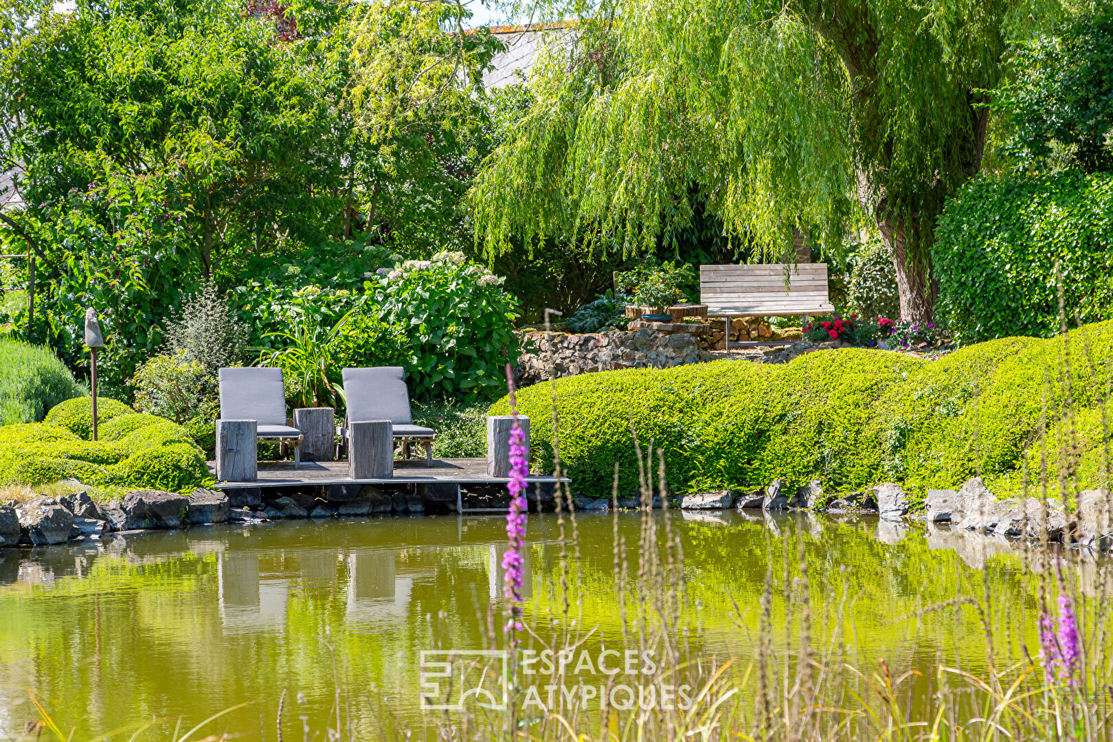 Photo Maison en pierre et son jardin remarquable image 6/6