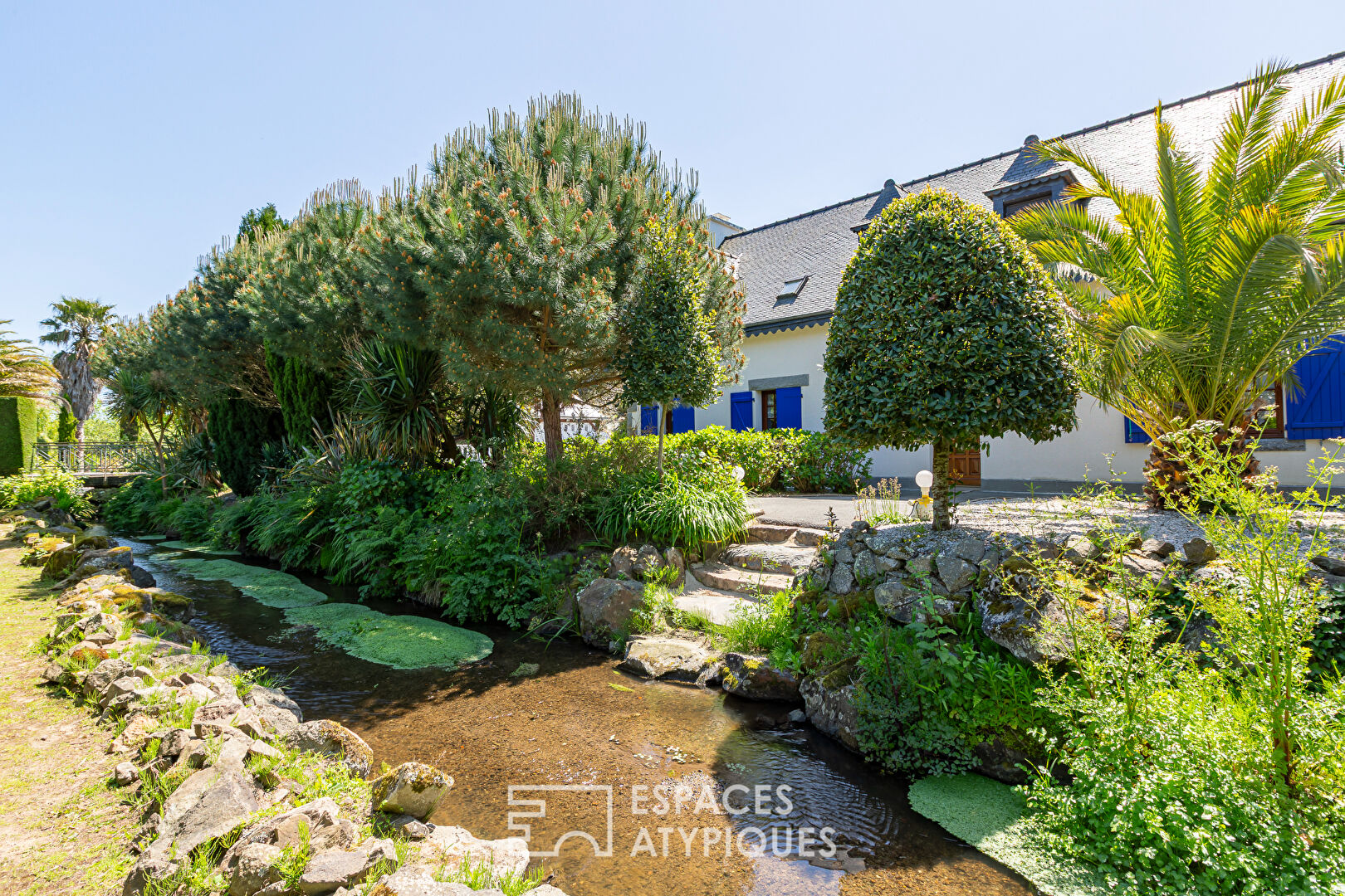 Maison familiale au coeur d'un parc arboré avec plan d'eau à Étables-sur-Mer