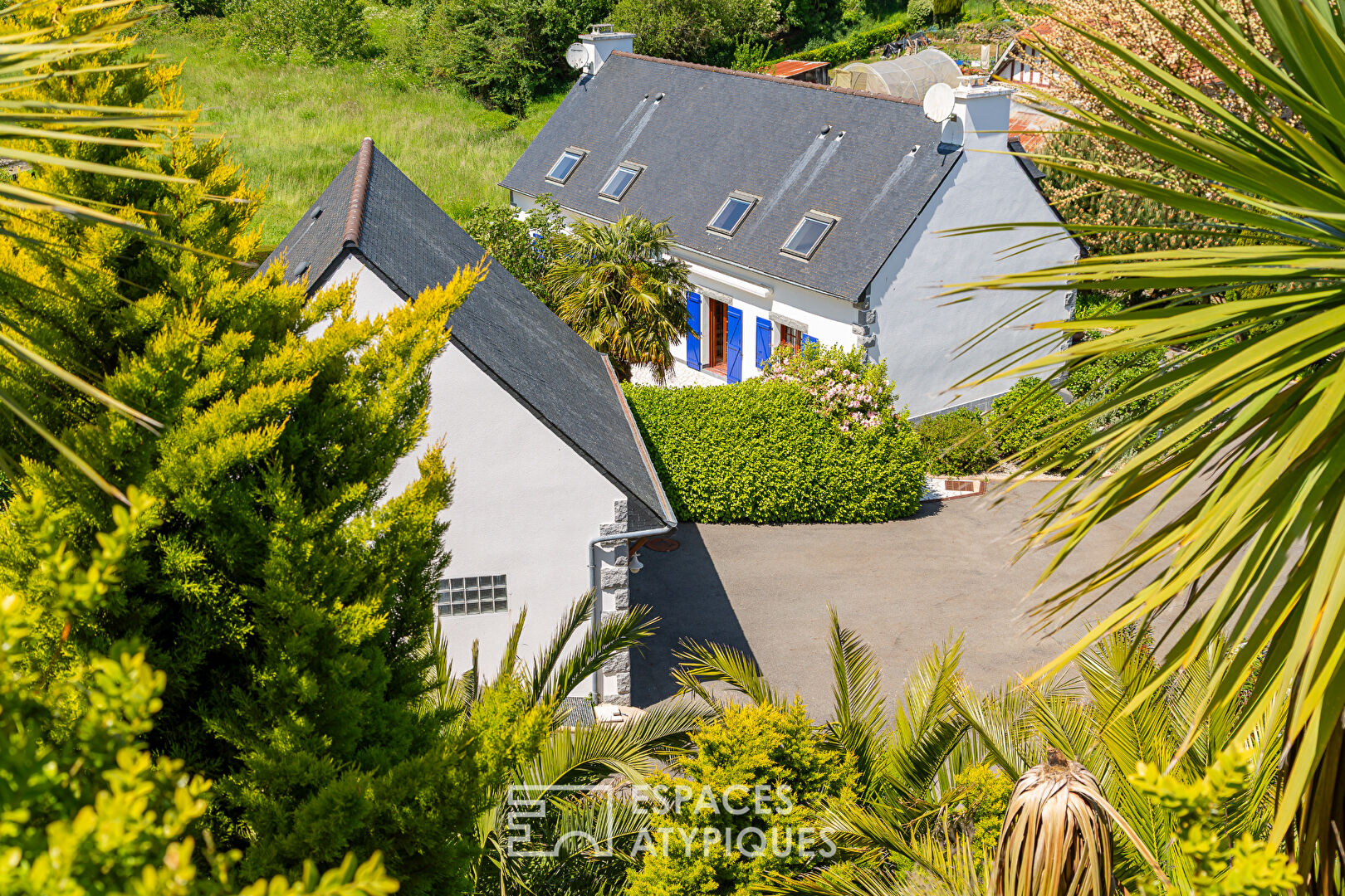 Photo Maison familiale au coeur d'un parc arboré avec plan d'eau à Étables-sur-Mer image 2/6